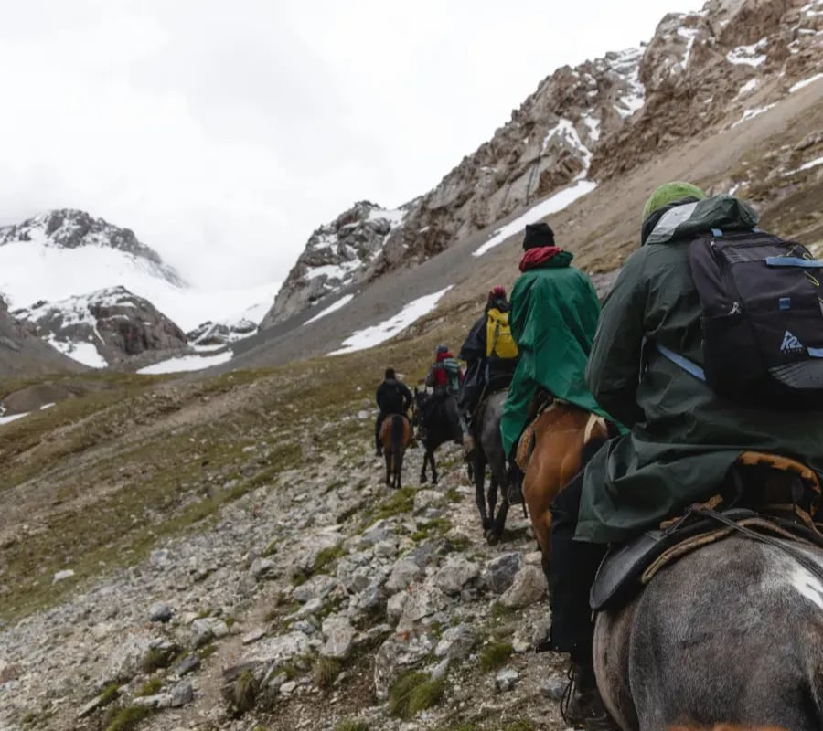 Cabalgatas en Caviahue, una herencia familiar donde el bienestar del animal es el primer paso