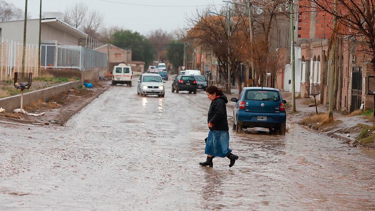 Tormentas que caen en un abrir y cerrar de ojos: cómo nos preparamos los neuquinos en la Cuenca
