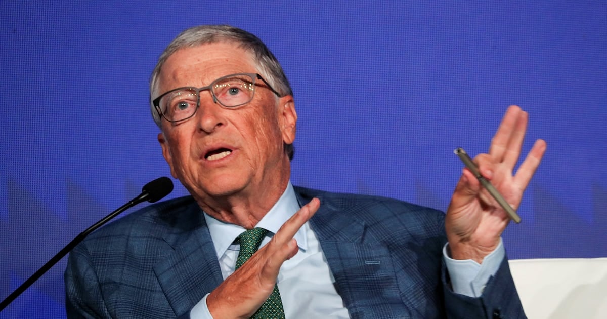 Bill Gates reclamó desde el Vaticano que los gobiernos regulen la inteligencia artificial antes de que la tecnología amplíe las brechas sociales