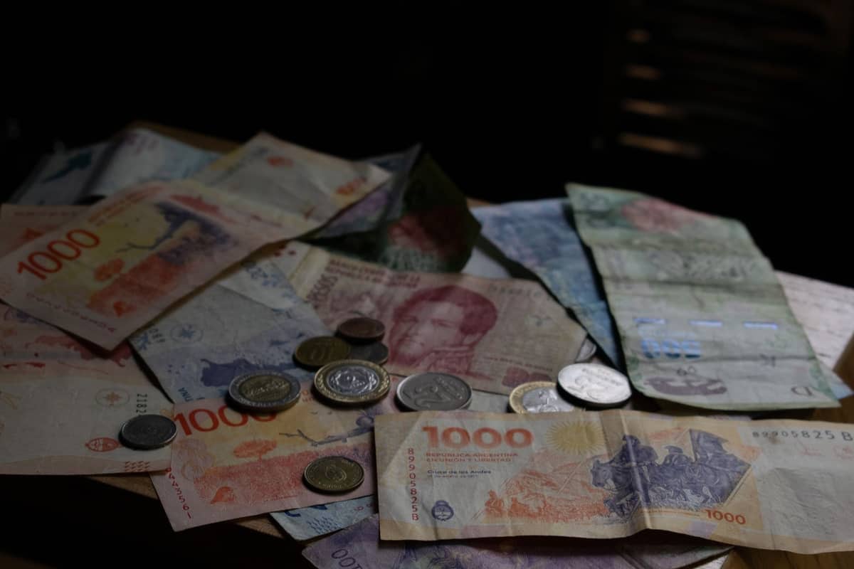 El tipo de cambio quieto no compensó una inflación que volvió a acelerarse