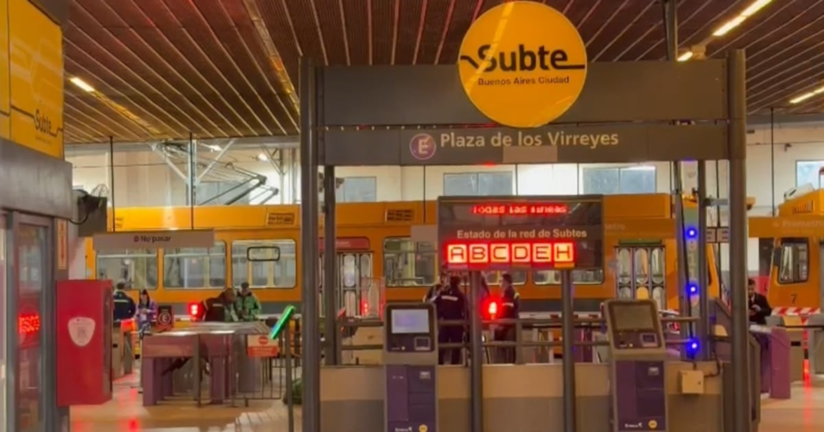 Dos delegados del subte detenidos en una protesta y paro total en todas las líneas