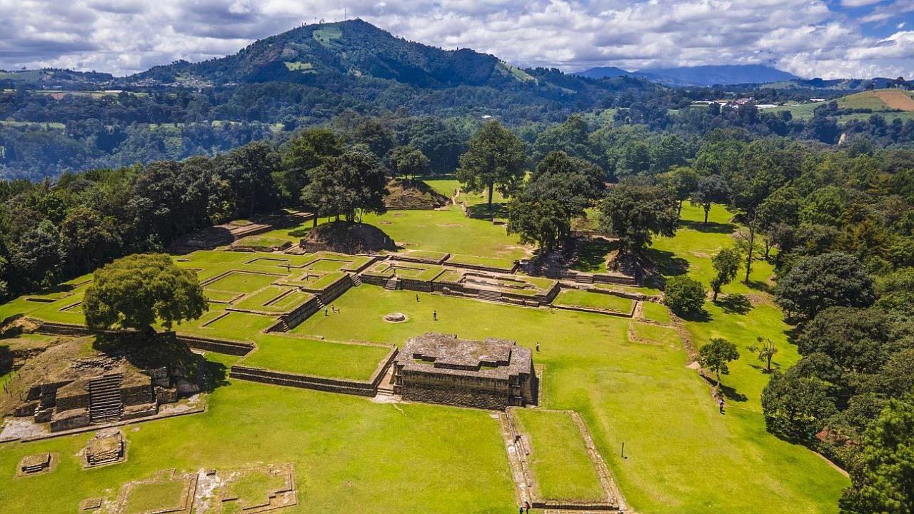 Guatemala, un país del tamaño de una provincia argentina con selva, volcanes y mayas