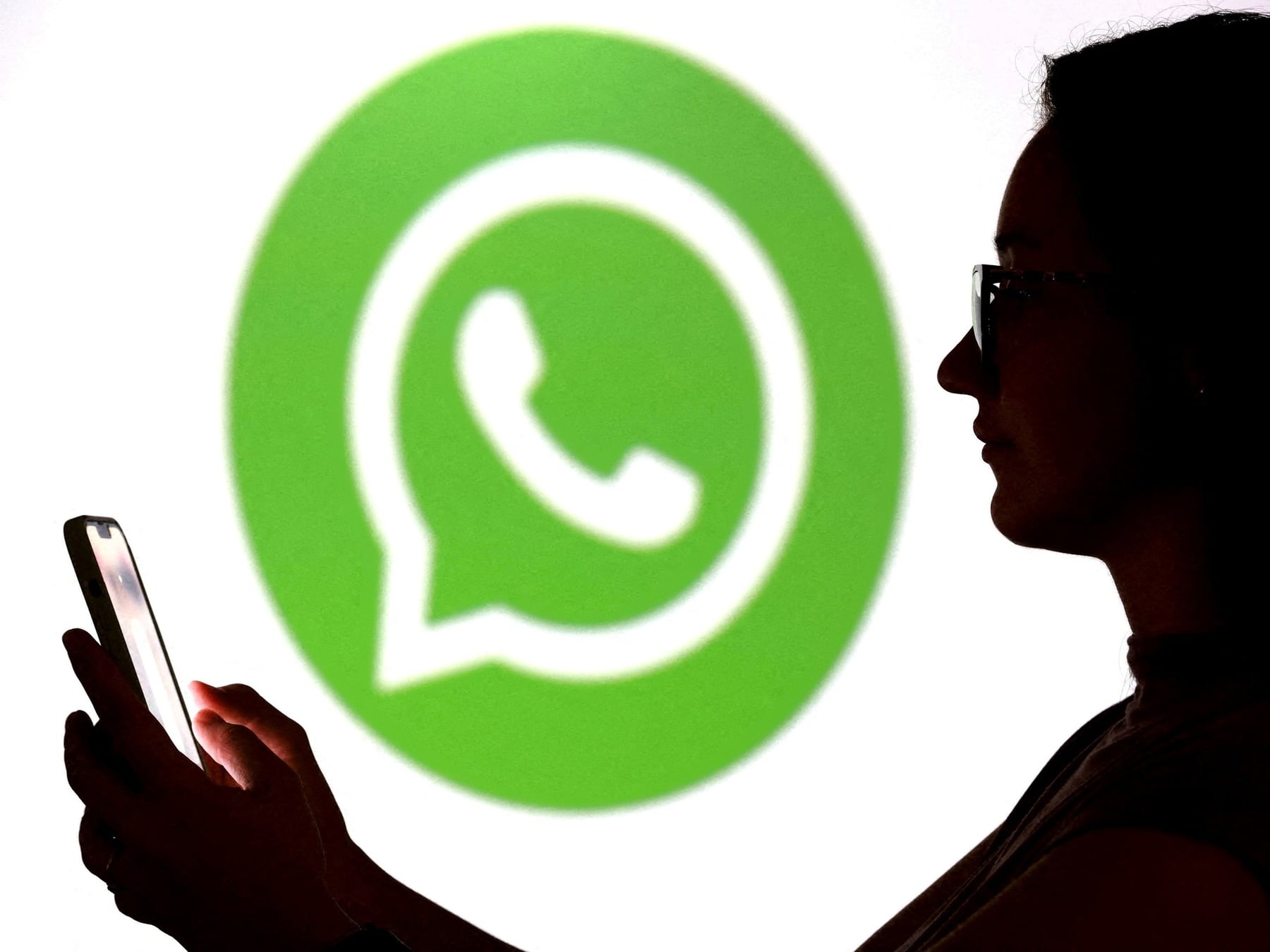 Cómo saber si alguien más está usando tu WhatsApp en otro equipo y cerrarle la puerta en segundos