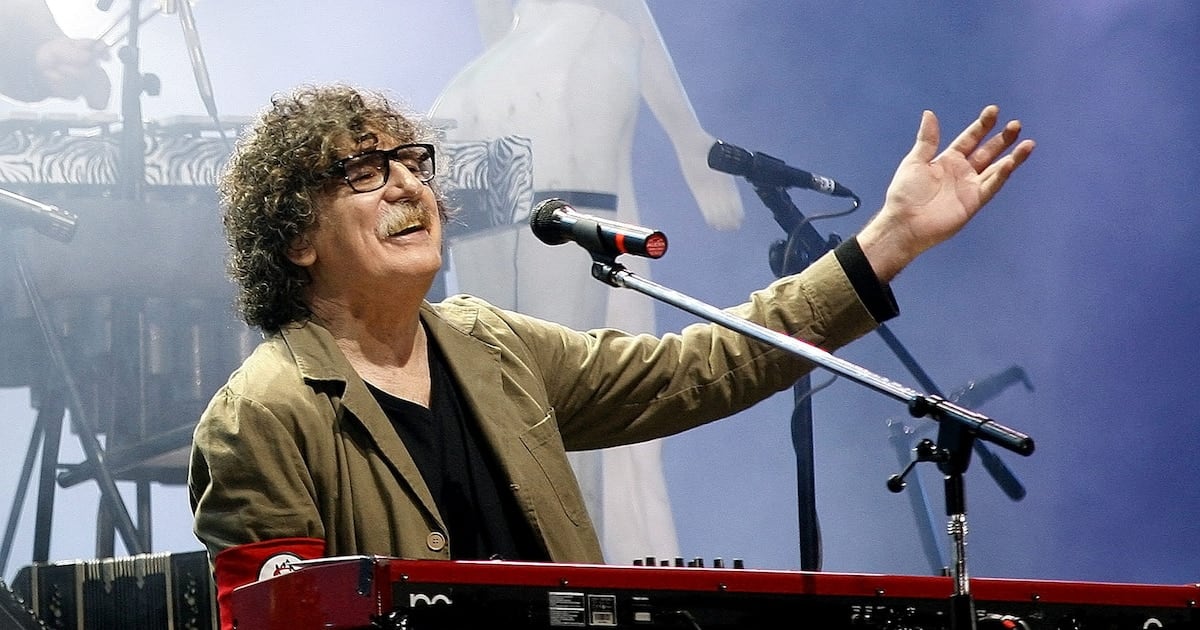 La esquina de Palermo se convirtió en una fiesta para los 75 años de Charly García