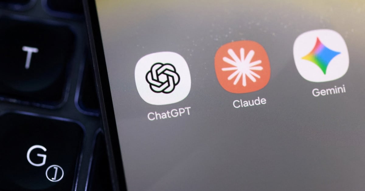 ChatGPT conserva la punta, pero la competencia en asistentes de inteligencia artificial se acorta