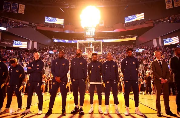 Los 76ers le dieron una lección a Cleveland y LeBron se-Europeanó el ruido