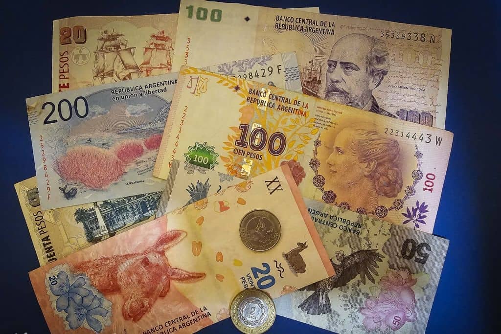El dólar arranca el lunes sin cambios, en $1.500 y $1.550